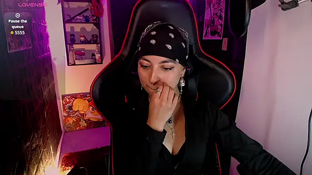 Snapshot of lunarichy22 chatting on November 21, 2025, 8:30 pm lunarichy22 online show from November 21, 2025, 8:30 pm