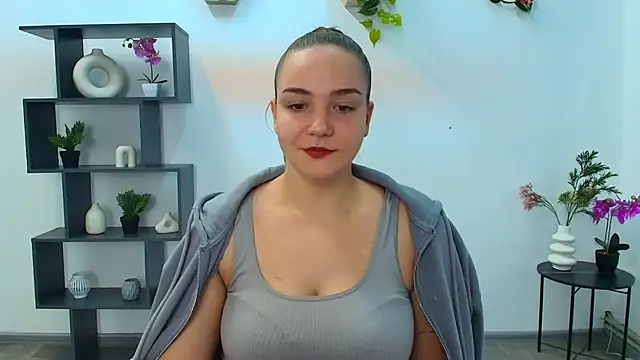 Snapshot of OliviaMontgommery chatting on October 6, 2025, 5:19 am OliviaMontgommery online show from October 6, 2025, 5:19 am