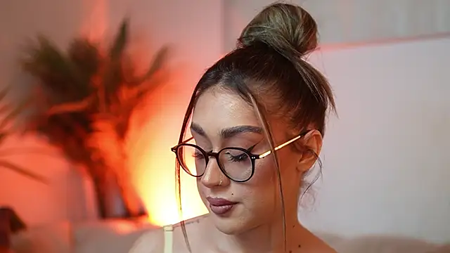 AileenKiss online show from April 2, 2026, 8:15 pm