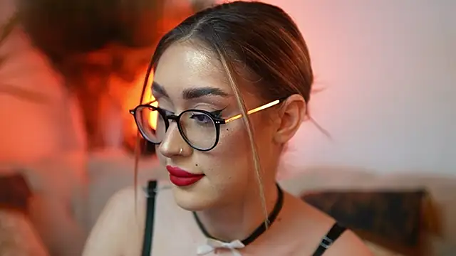 Snapshot of AileenKiss chatting on April 25, 2026, 8:39 pm AileenKiss online show from April 25, 2026, 8:39 pm