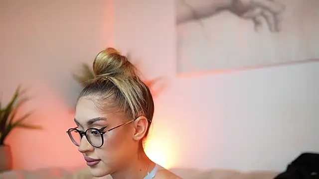 AileenKiss online show from October 28, 2025, 7:35 pm