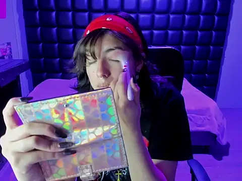 Snapshot of Violetta_Swett_ chatting on December 15, 2025, 11:27 am Violetta Swett online show from December 15, 2025, 11:27 am