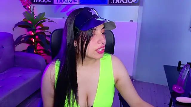 Snapshot of Violetta_Swett_ chatting on October 16, 2025, 2:03 pm Violetta Swett online show from October 16, 2025, 2:03 pm