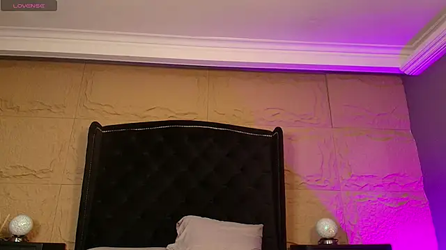 naomi hill1 online show from October 10, 2025, 9:04 pm