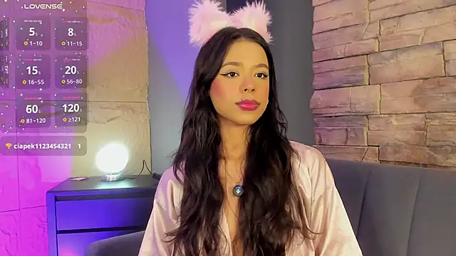 naomi hill1 online show from November 10, 2025, 10:15 pm