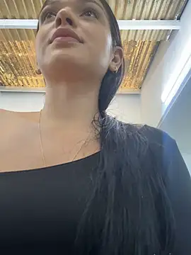 catalina garciaa online show from November 24, 2025, 6:08 pm