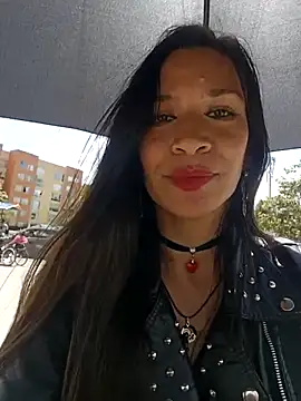 Alanna Foxx  online show from December 3, 2025, 4:06 pm