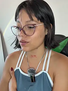 Snapshot of Qadeshoficial chatting on October 24, 2025, 9:03 pm Qadeshoficial online show from October 24, 2025, 9:03 pm