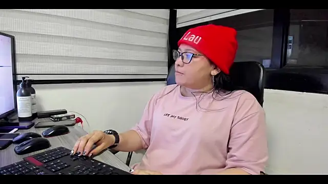 Xander Taylor  online show from October 24, 2025, 4:55 am