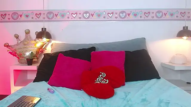 Snapshot of Suzy1_ chatting on February 24, 2026, 7:37 pm Suzy1 online show from February 24, 2026, 7:37 pm