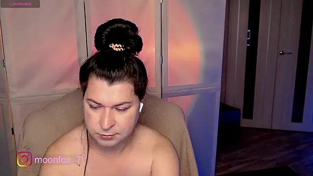 Snapshot of micromouse_mo chatting on October 26, 2025, 9:48 pm micromouse mo online show from October 26, 2025, 9:48 pm