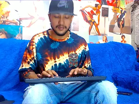 Snapshot of dazo_vnzl12 chatting on October 18, 2025, 1:35 pm dazo vnzl12 online show from October 18, 2025, 1:35 pm