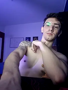 SweetGoodBoy22 online show from October 3, 2025, 5:36 pm