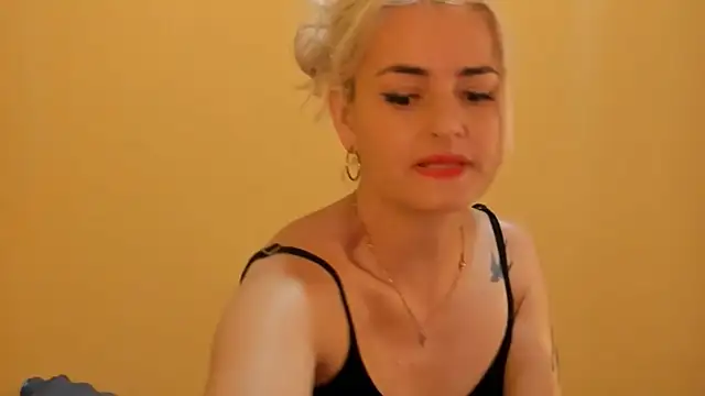 lili latina47 online show from March 6, 2026, 5:19 pm