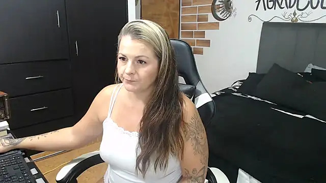 Snapshot of perlagoloza05 chatting on November 14, 2025, 3:21 am perlagoloza05 online show from November 14, 2025, 3:21 am