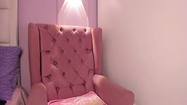 Snapshot of ZammyRossee chatting on December 18, 2025, 3:55 am ZammyRossee online show from December 18, 2025, 3:55 am