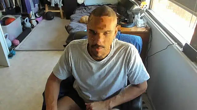 CassiusJohnson online show from April 15, 2026, 2:06 am