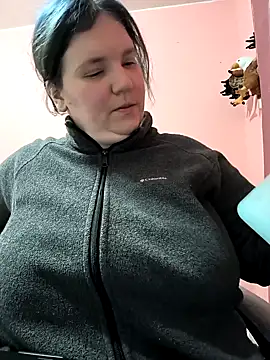  alexandra ray  online show from April 28, 2026, 11:47 am
