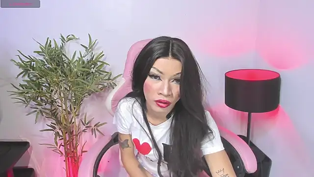 Shantal Olivia online show from October 3, 2025, 1:23 pm