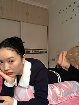 Snapshot of Mile-m chatting on February 7, 2026, 4:20 am Mile-m online show from February 7, 2026, 4:20 am