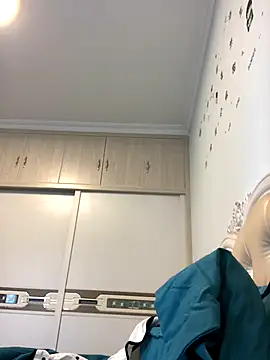 Mile-m online show from October 25, 2025, 3:28 am