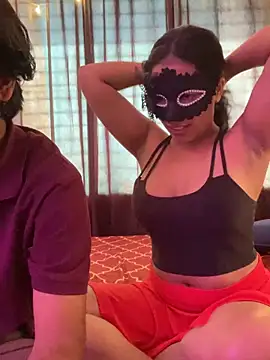 vickyandtania online show from November 8, 2025, 9:24 am