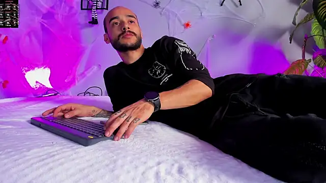 2 fire online show from October 31, 2025, 9:00 pm