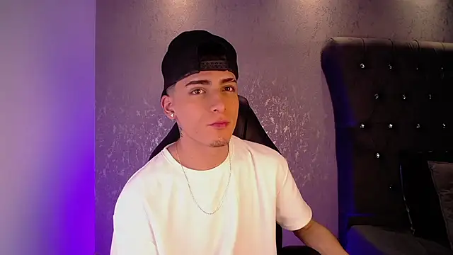 Snapshot of MateoMitchell chatting on November 17, 2025, 5:22 am MateoMitchell online show from November 17, 2025, 5:22 am