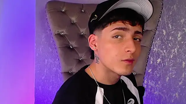 Snapshot of MateoMitchell chatting on November 4, 2025, 4:38 am MateoMitchell online show from November 4, 2025, 4:38 am