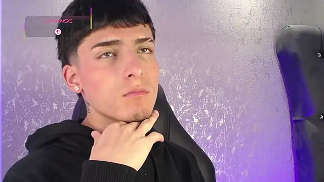 Snapshot of MateoMitchell chatting on December 1, 2025, 3:40 am MateoMitchell online show from December 1, 2025, 3:40 am