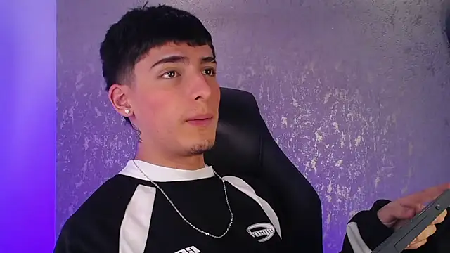 Snapshot of MateoMitchell chatting on November 24, 2025, 5:29 am MateoMitchell online show from November 24, 2025, 5:29 am