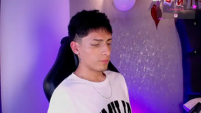 Snapshot of MateoMitchell chatting on February 12, 2026, 5:07 am MateoMitchell online show from February 12, 2026, 5:07 am