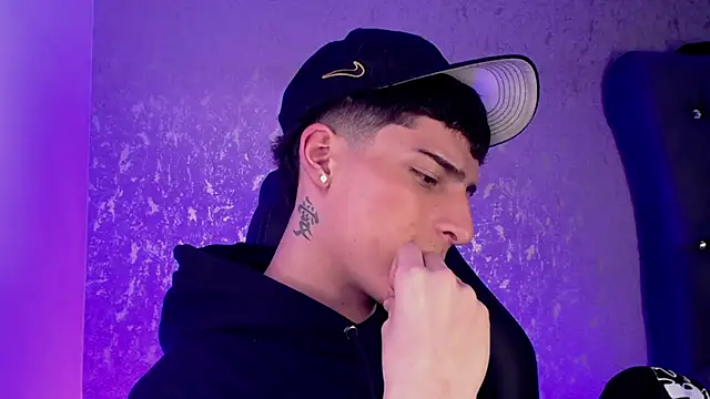 Snapshot of MateoMitchell chatting on November 21, 2025, 9:58 pm MateoMitchell online show from November 21, 2025, 9:58 pm