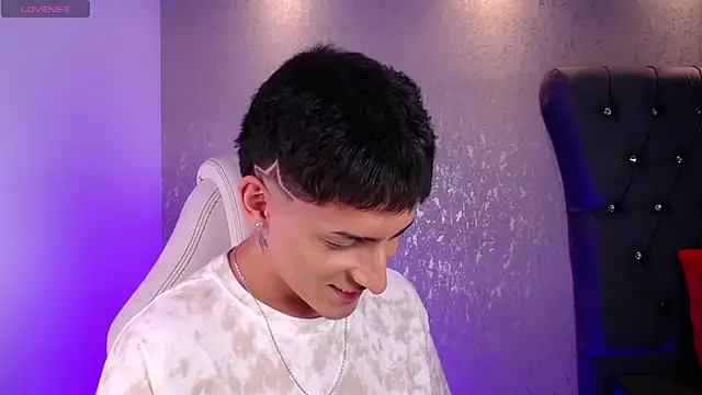 Snapshot of MateoMitchell chatting on February 5, 2026, 4:08 am MateoMitchell online show from February 5, 2026, 4:08 am