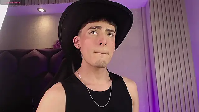 MateoMitchell online show from April 22, 2026, 4:41 am