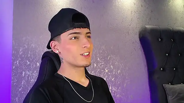 Snapshot of MateoMitchell chatting on November 26, 2025, 4:56 am MateoMitchell online show from November 26, 2025, 4:56 am