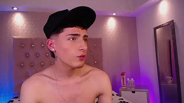 Snapshot of MateoMitchell chatting on November 11, 2025, 9:31 pm MateoMitchell online show from November 11, 2025, 9:31 pm