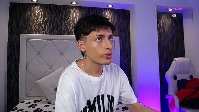 Snapshot of MateoMitchell chatting on February 3, 2026, 4:21 am MateoMitchell online show from February 3, 2026, 4:21 am