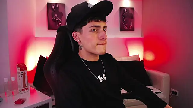 Snapshot of MateoMitchell chatting on January 16, 2026, 4:38 am MateoMitchell online show from January 16, 2026, 4:38 am