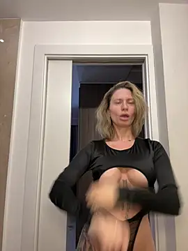 Snapshot of AvaMaddisson chatting on February 7, 2026, 3:47 am AvaMaddisson online show from February 7, 2026, 3:47 am