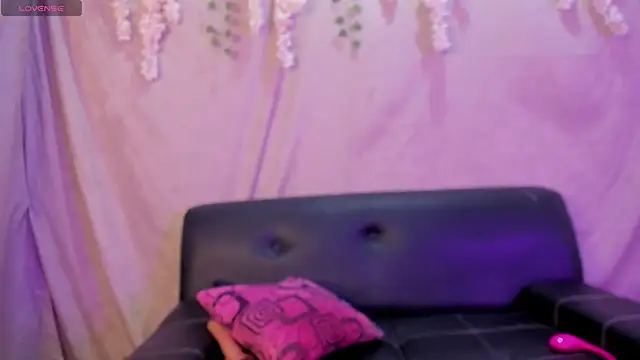 Alina Chapman online show from October 22, 2025, 11:58 pm