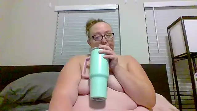 Snapshot of SexyFunSummer chatting on October 12, 2025, 4:14 am SexyFunSummer online show from October 12, 2025, 4:14 am