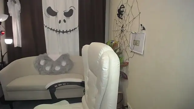 VestaWoody online show from November 5, 2025, 7:11 am