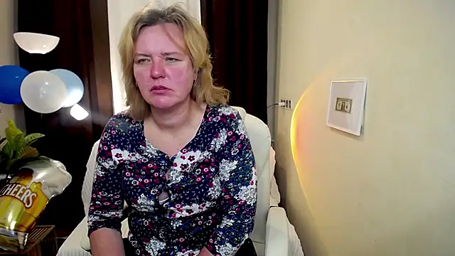 VestaWoody online show from October 5, 2025, 6:26 am