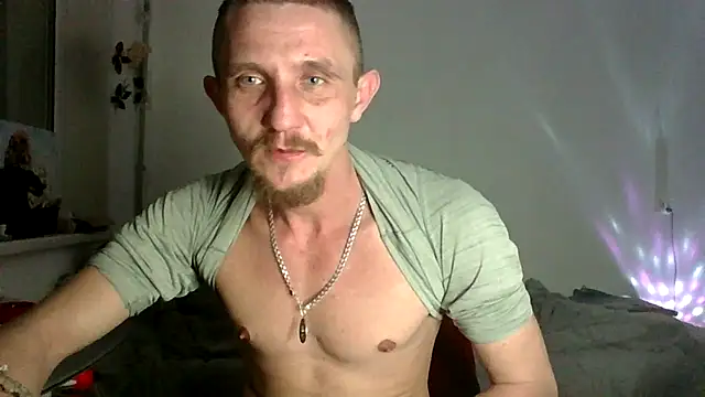 Snapshot of Twolatte1520 chatting on February 16, 2026, 1:48 am Twolatte1520 online show from February 16, 2026, 1:48 am