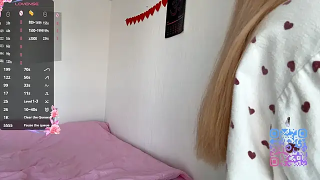 Snapshot of GilySuper chatting on February 14, 2026, 11:32 am GilySuper online show from February 14, 2026, 11:32 am