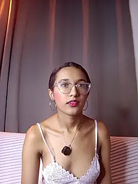 Snapshot of luna_valen chatting on July 21, 2026, 9:27 pm luna valen online show from July 21, 2026, 9:27 pm