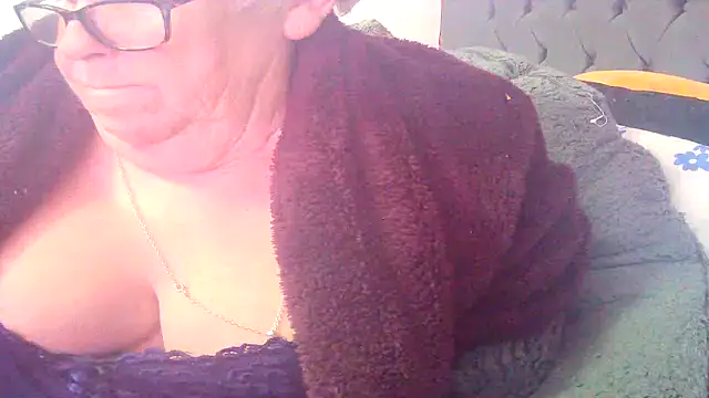 Playful MILF Demi online show from March 8, 2026, 1:00 am