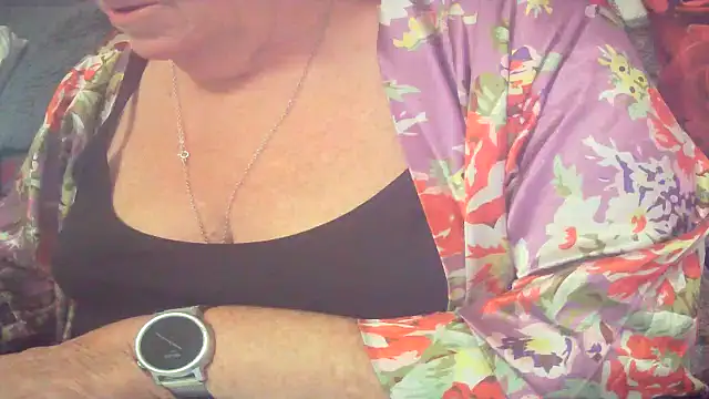 Snapshot of Playful_MILF_Demi chatting on May 8, 2026, 9:24 am Playful MILF Demi online show from May 8, 2026, 9:24 am