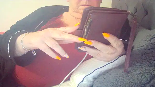 Snapshot of Playful_MILF_Demi chatting on April 19, 2026, 11:00 am Playful MILF Demi online show from April 19, 2026, 11:00 am